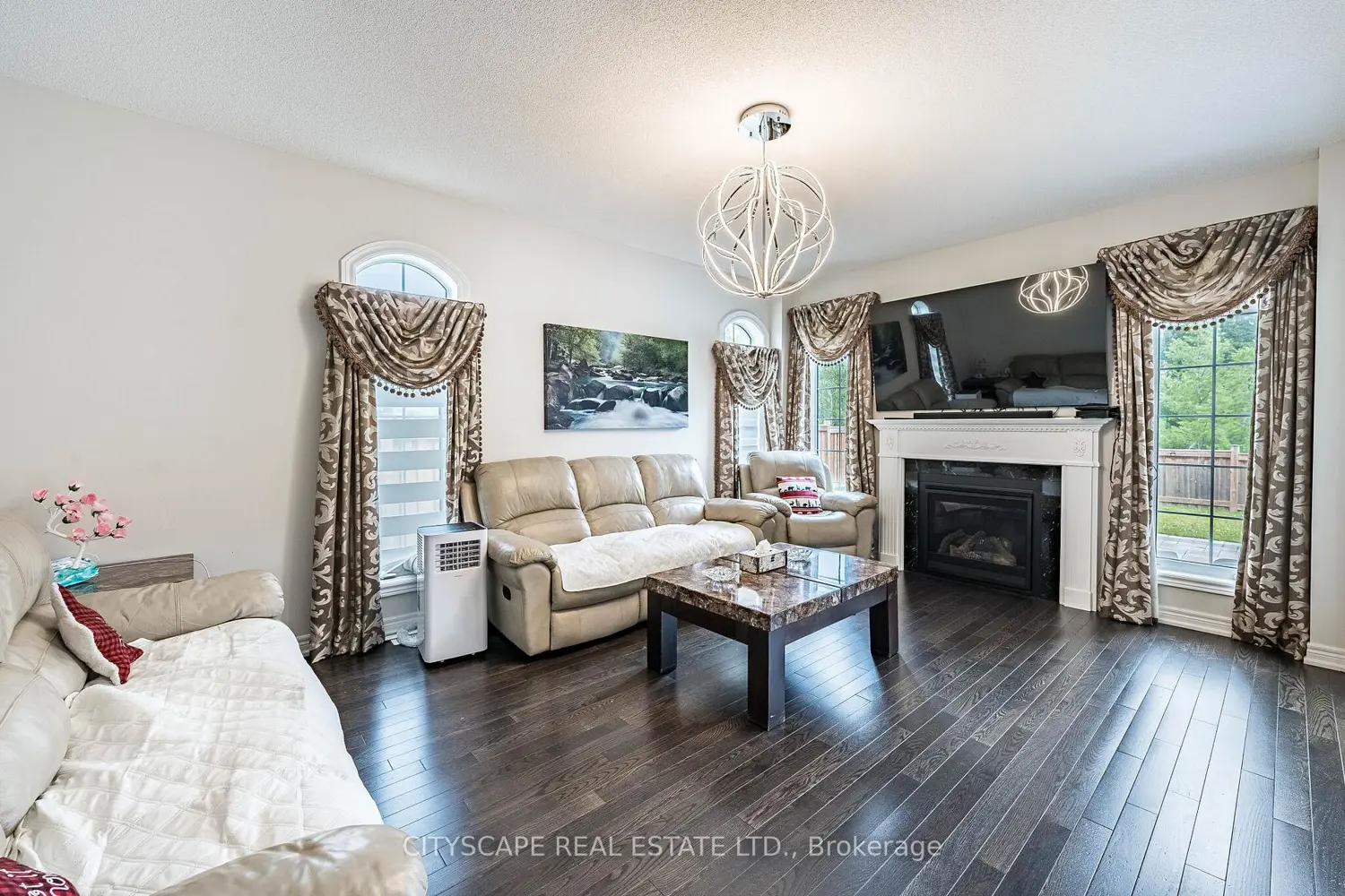 54 Ezra Crescent photo 5