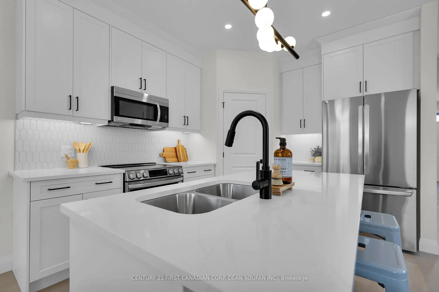 795 Catalpa Square photo 3
