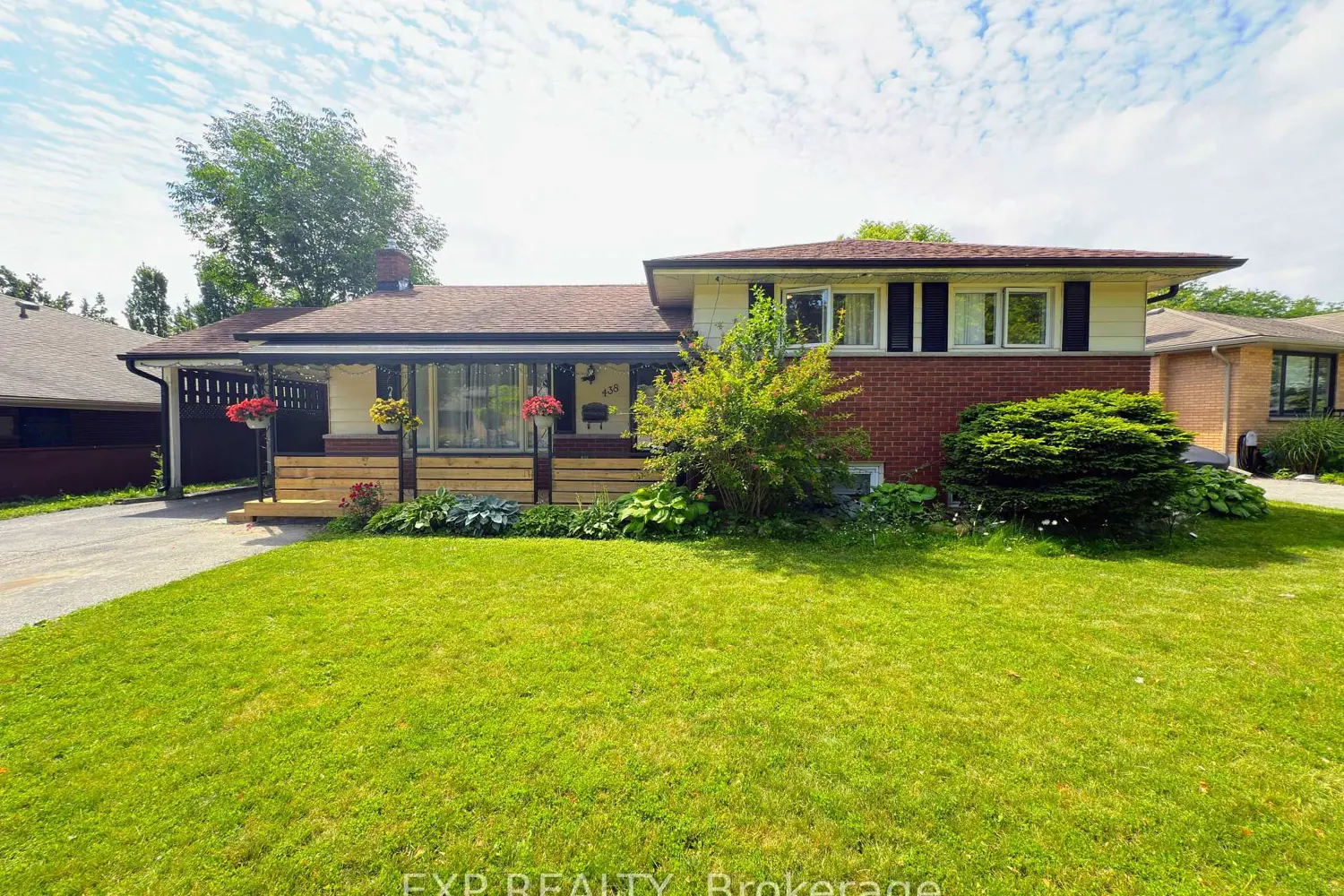 438 Magnolia Crescent