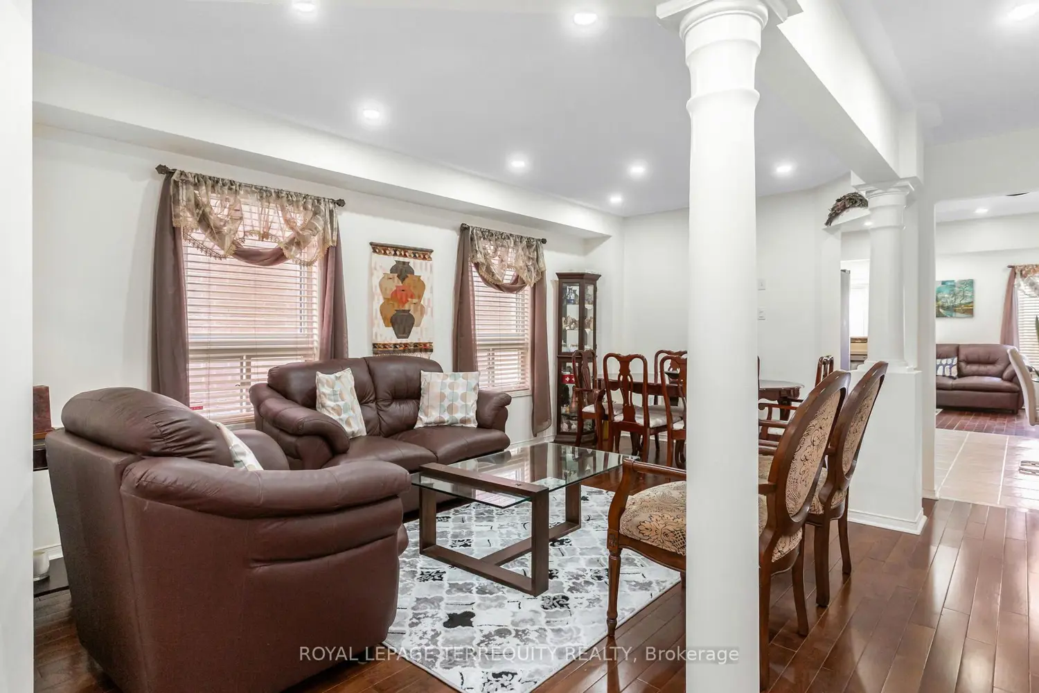 490 Orange Walk Crescent photo 3
