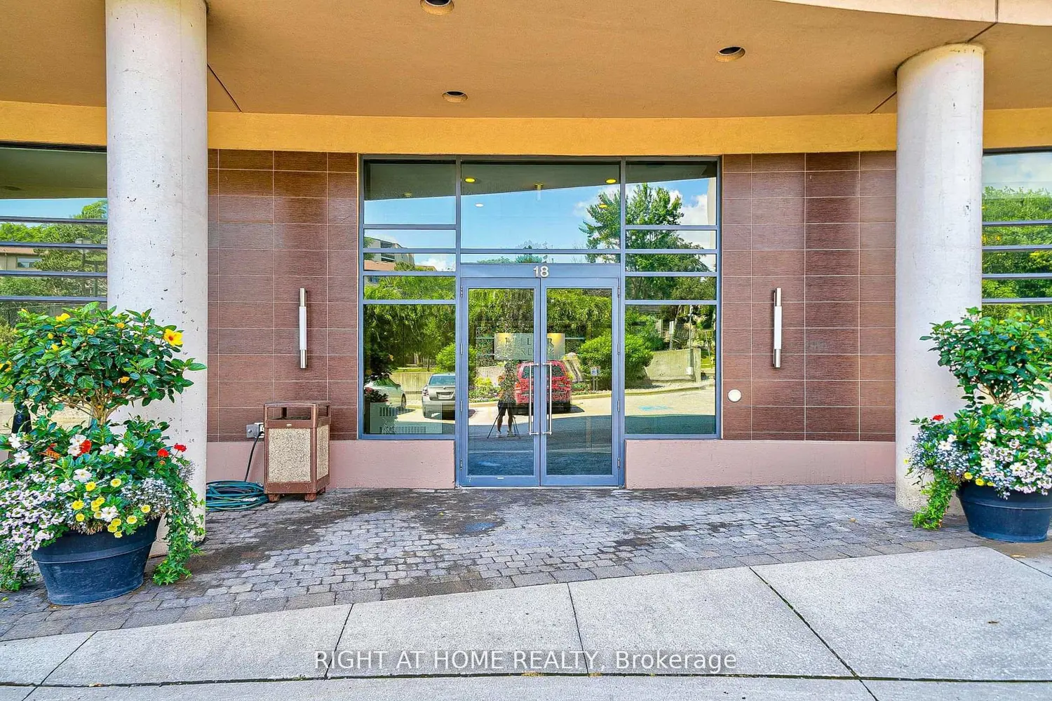 18 Valley Woods Road 813