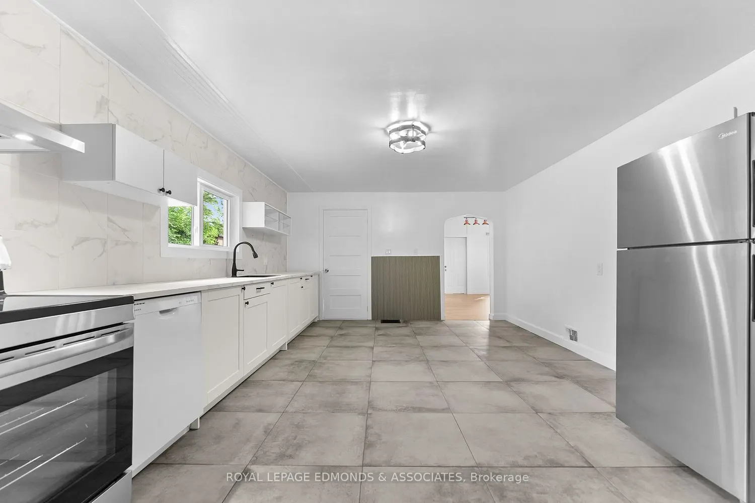 663 Fischer Street photo 5