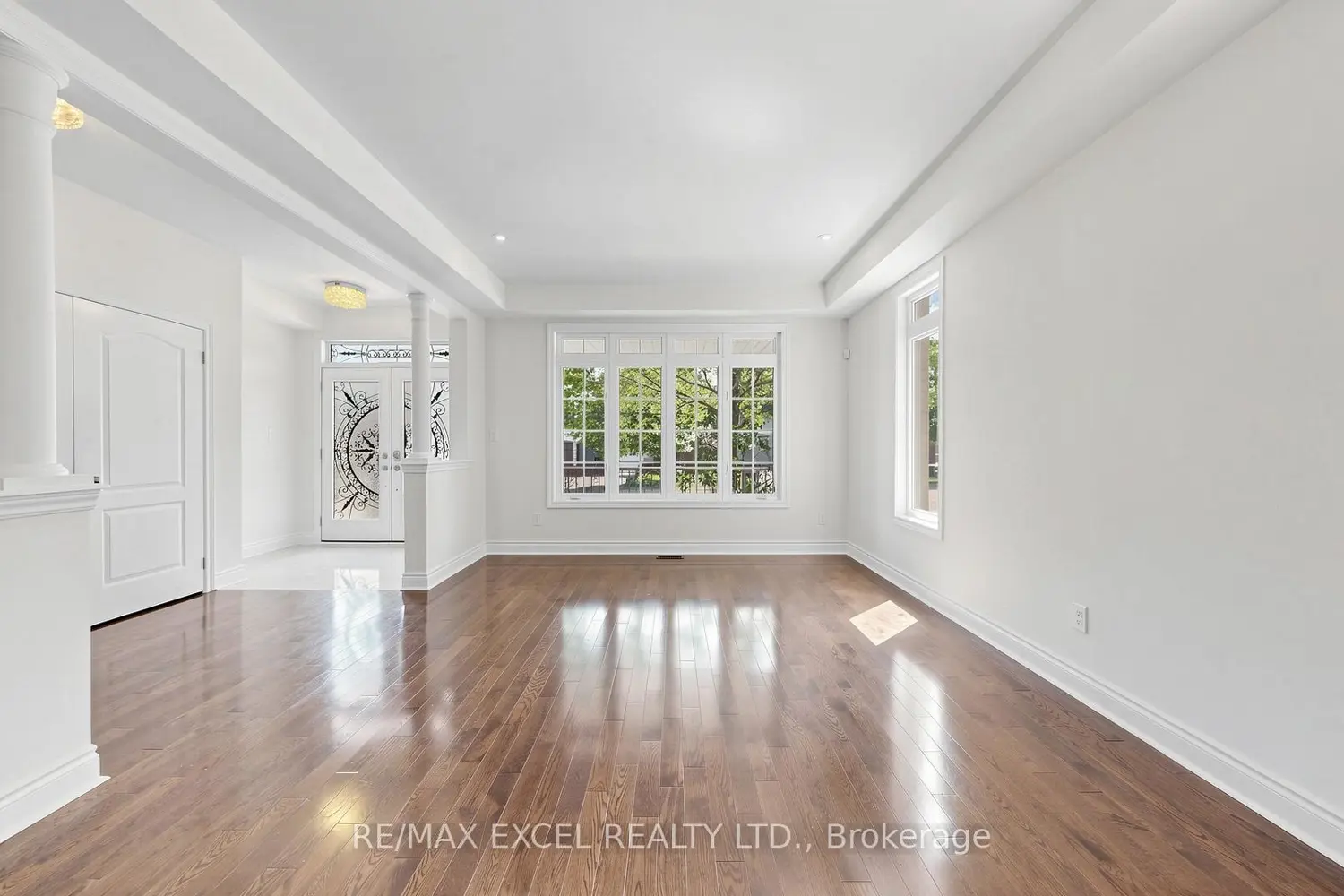 1062 Blackhall Crescent photo 5