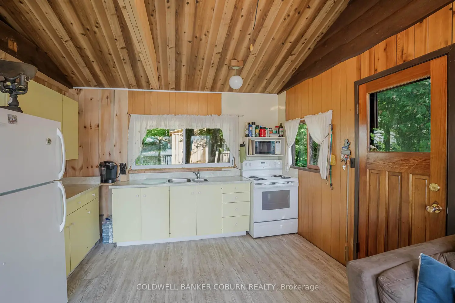 1015 Oak Lane photo 4