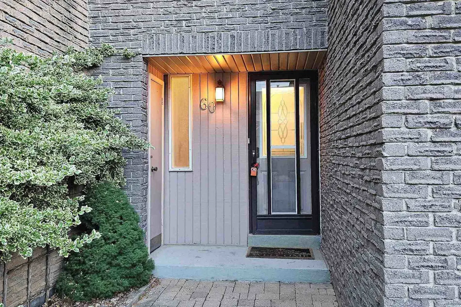 60 Camelot Way photo 3