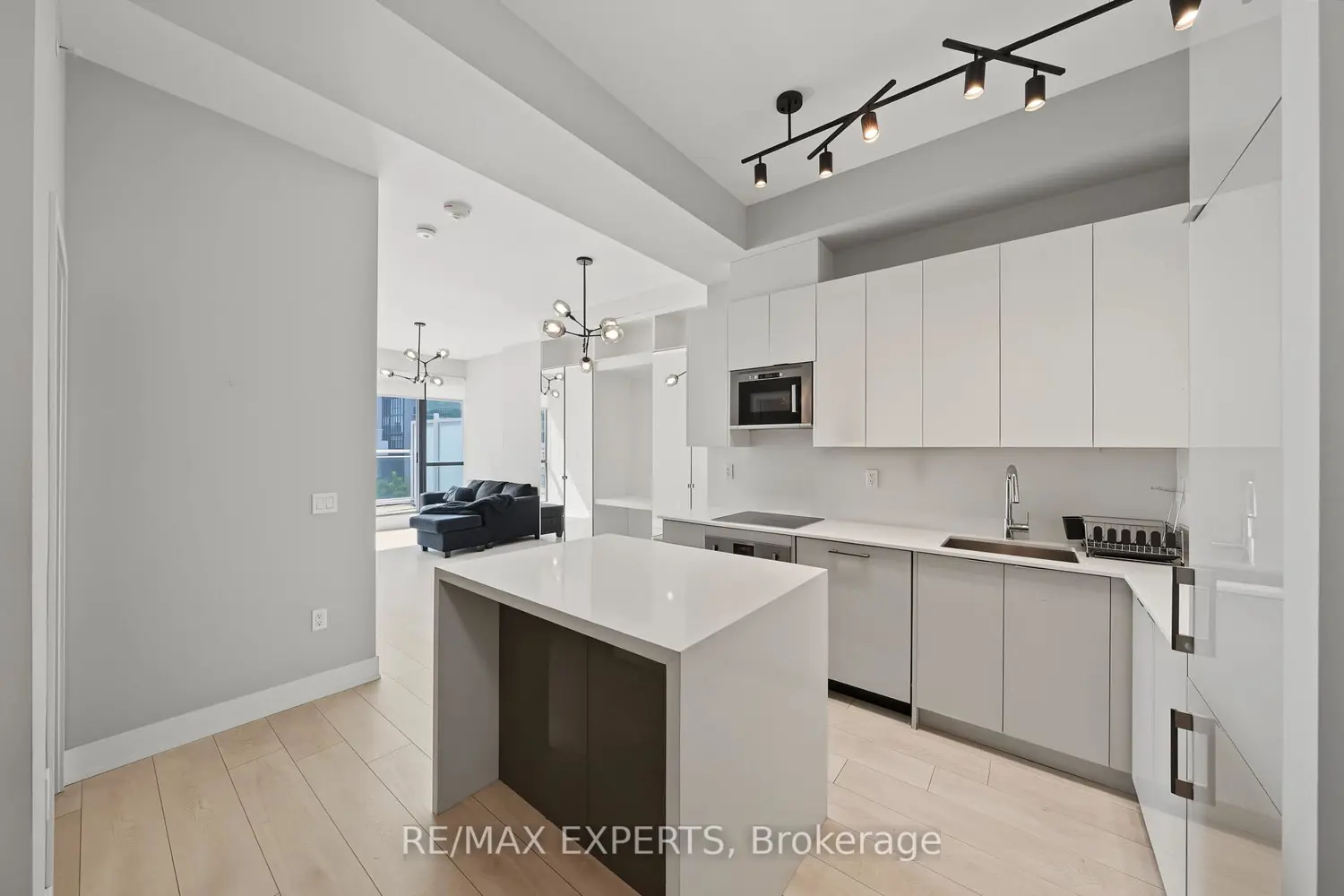 2916 Highway 7 201 photo 5