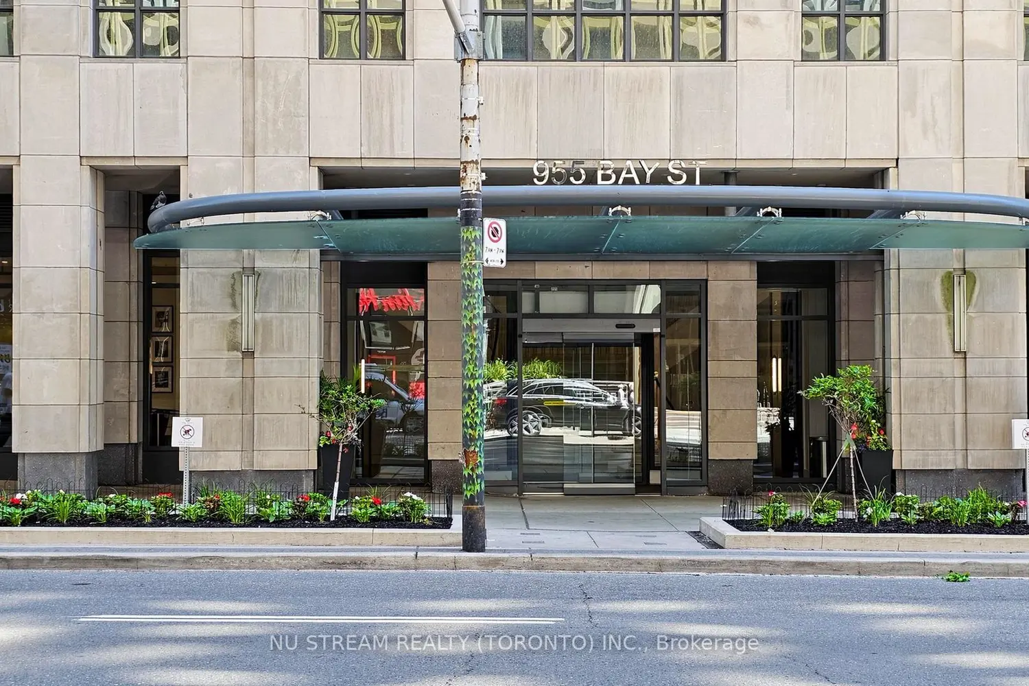 955 Bay Street 1015 photo 2