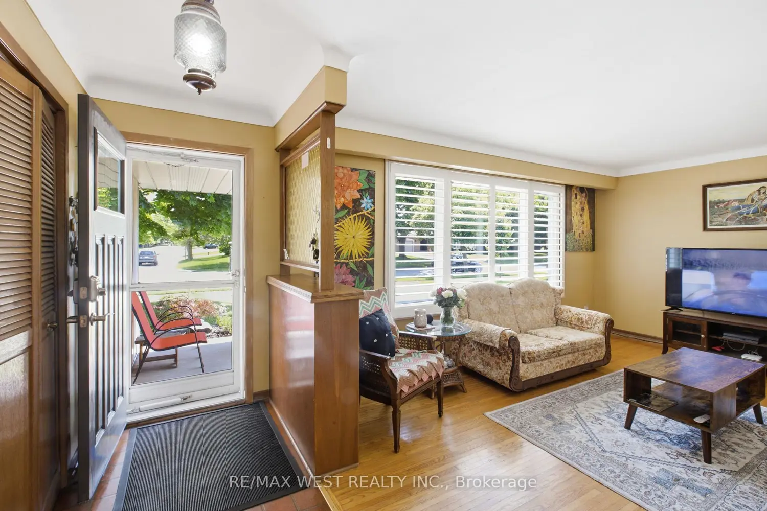453 Leonard Avenue photo 3