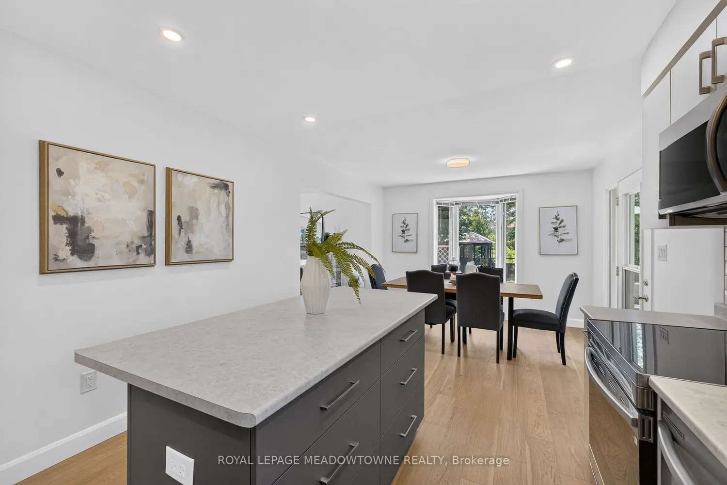 377 Delrex Boulevard photo 4