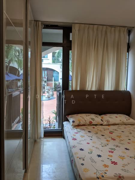90 Holland Road photo 3