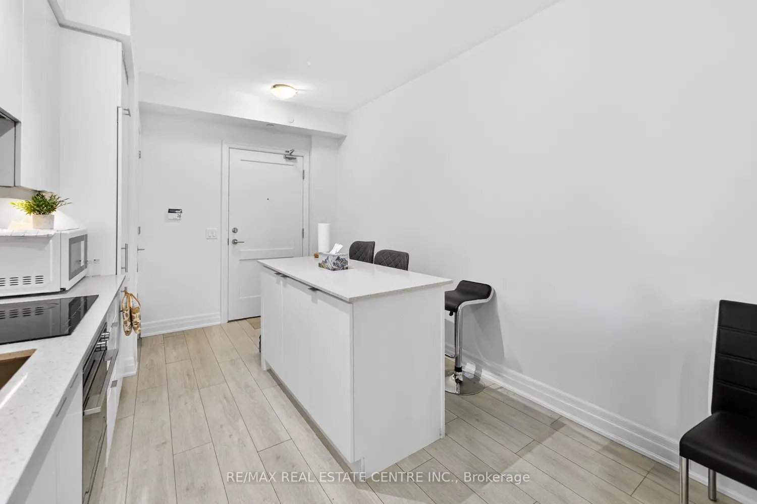 30 Elm Drive 610 photo 4