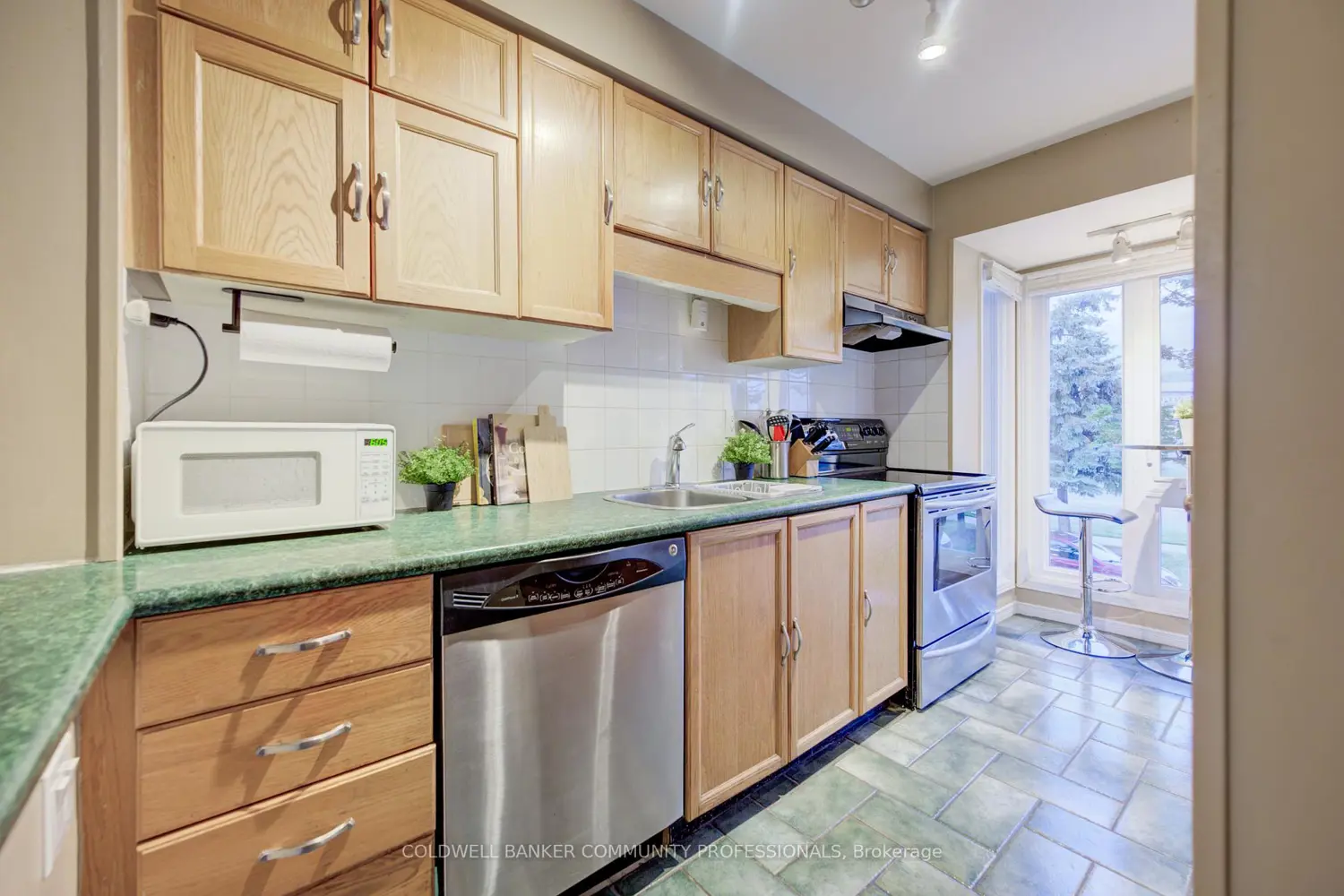 895 Maple Avenue 128 photo 5