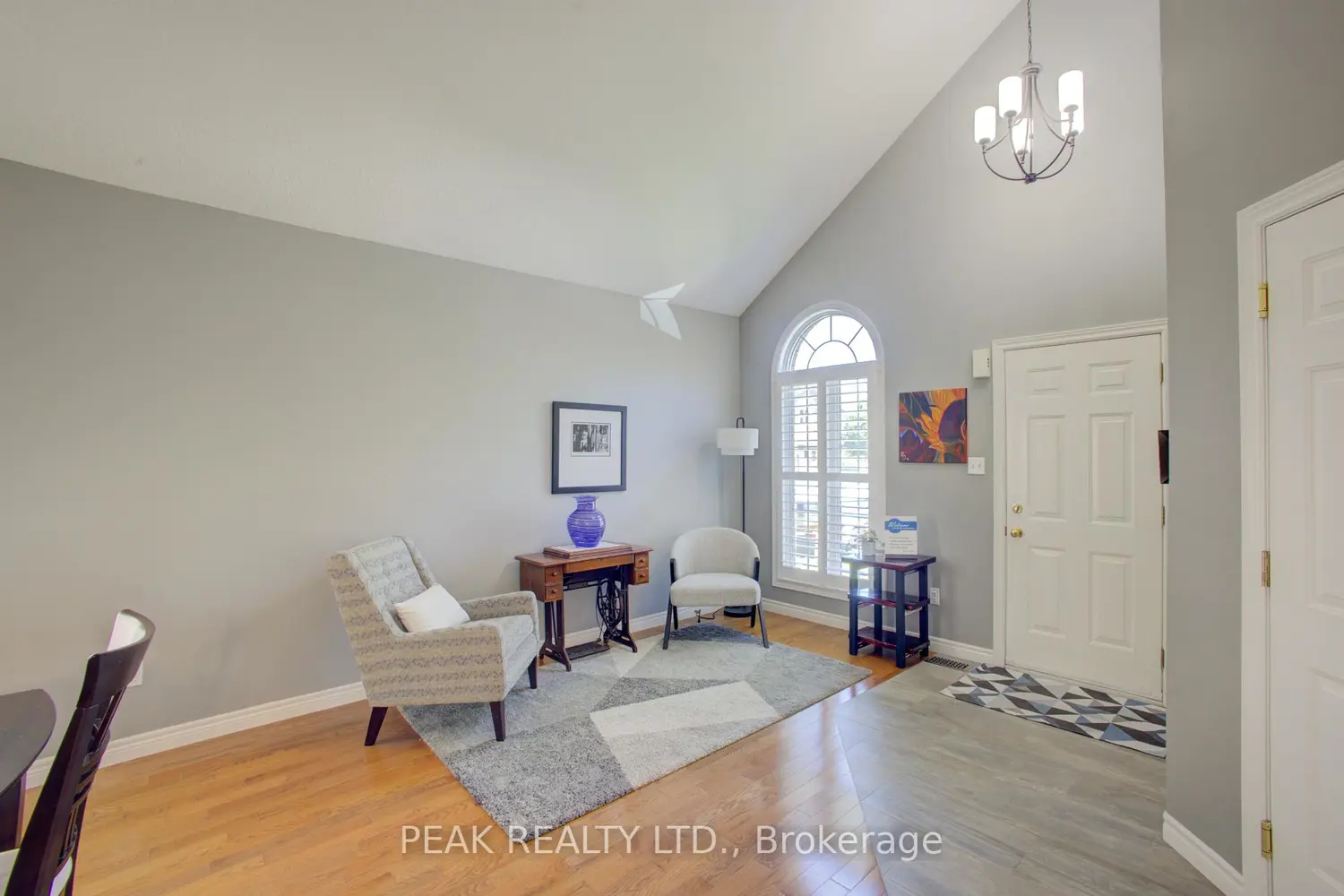 439 Woodrow Drive photo 4