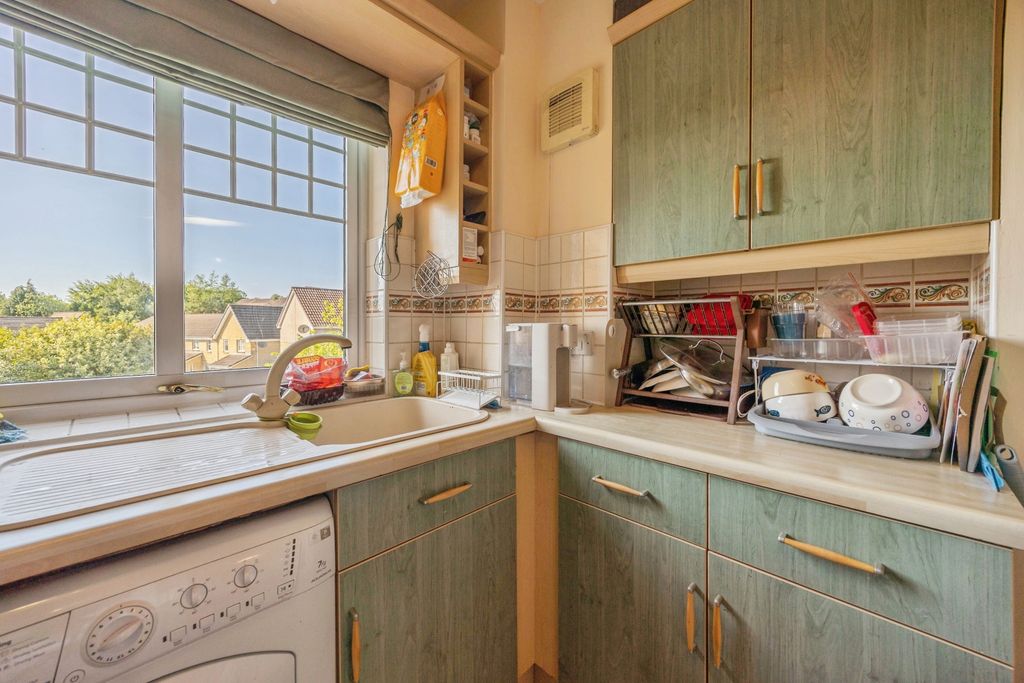 3 bed flat for saleLindsay Gardens, Bathgate EH48 photo 5