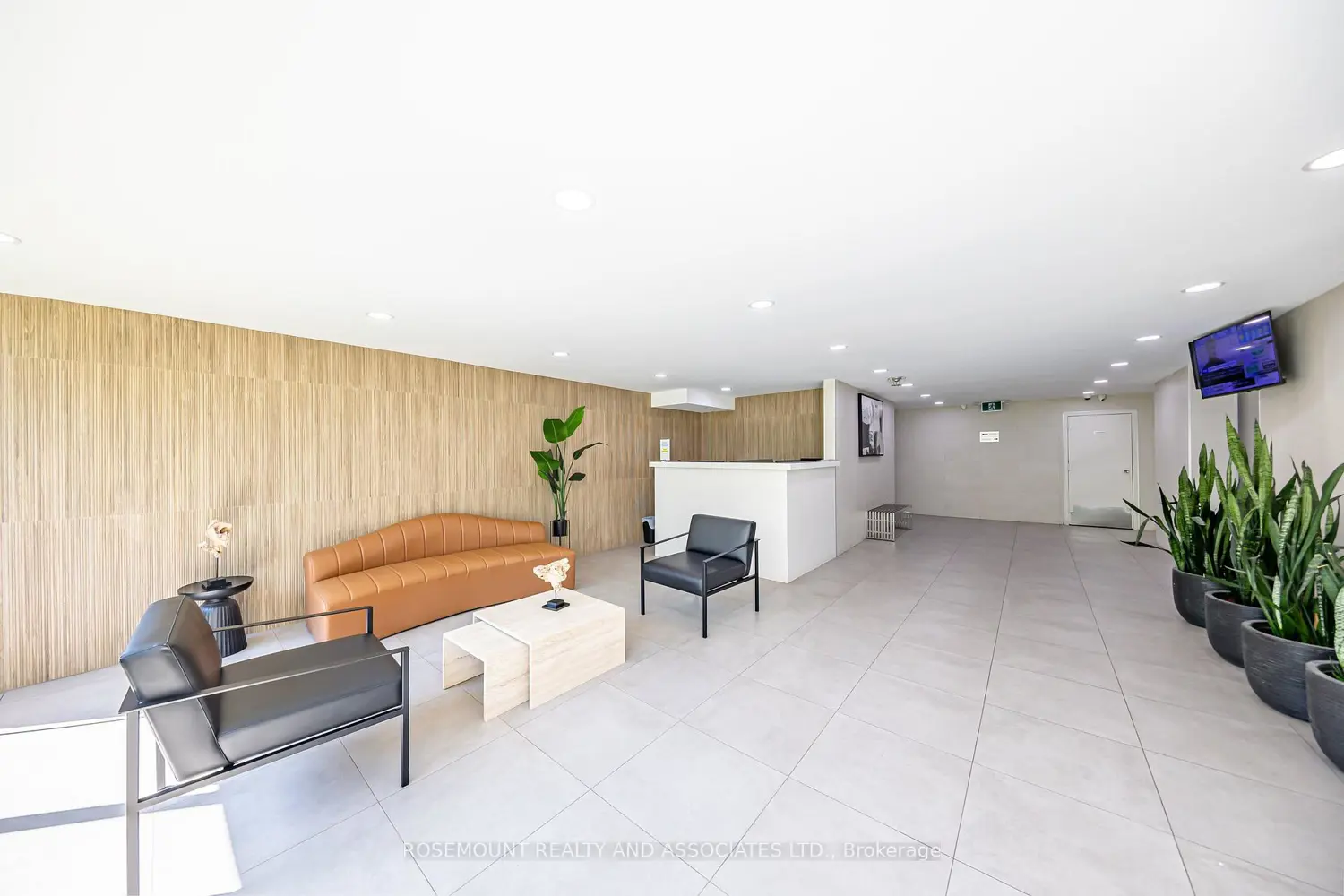 100 Echo Point Ph07