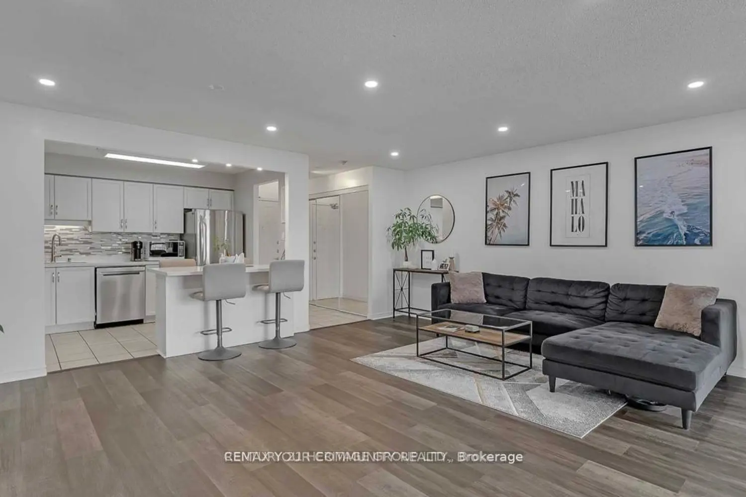 309 Major Mackenzie Drive 1014 photo 3