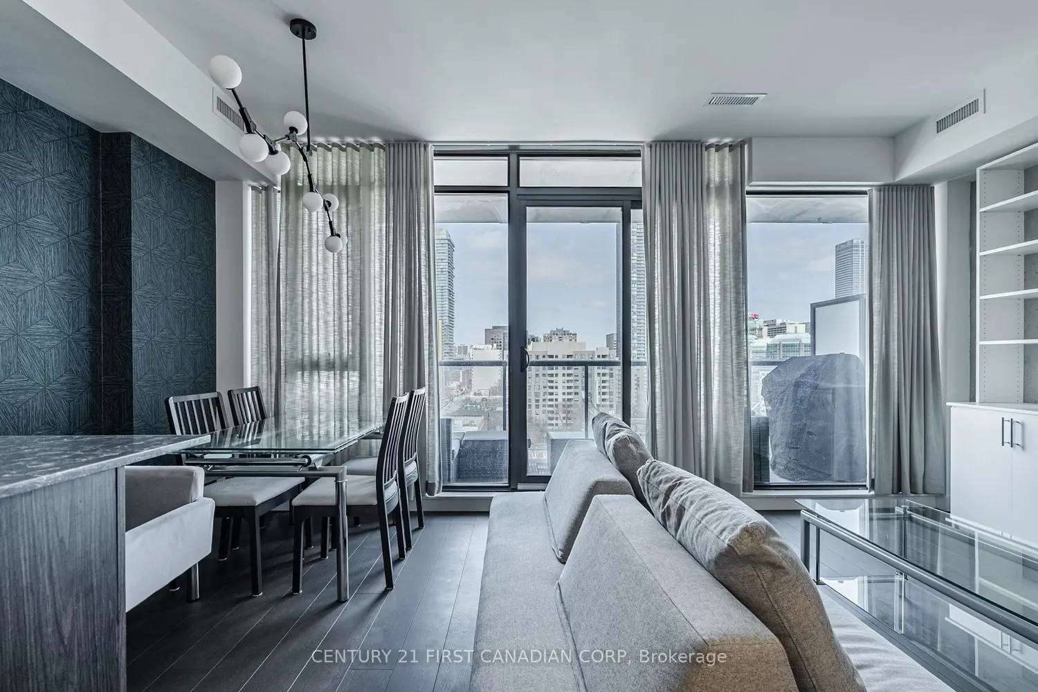81 Wellesley Street 1405