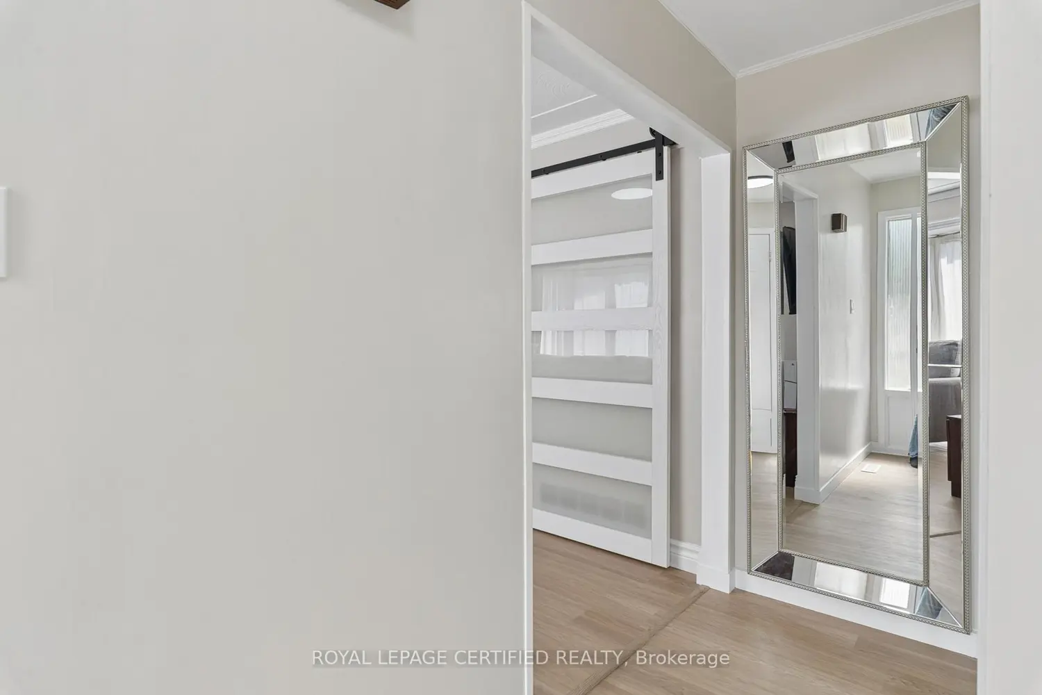 1121 Valentine Drive photo 5