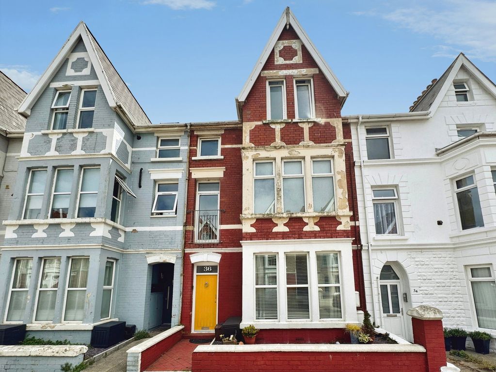 2 bed flat for saleMary Street, Porthcawl CF36