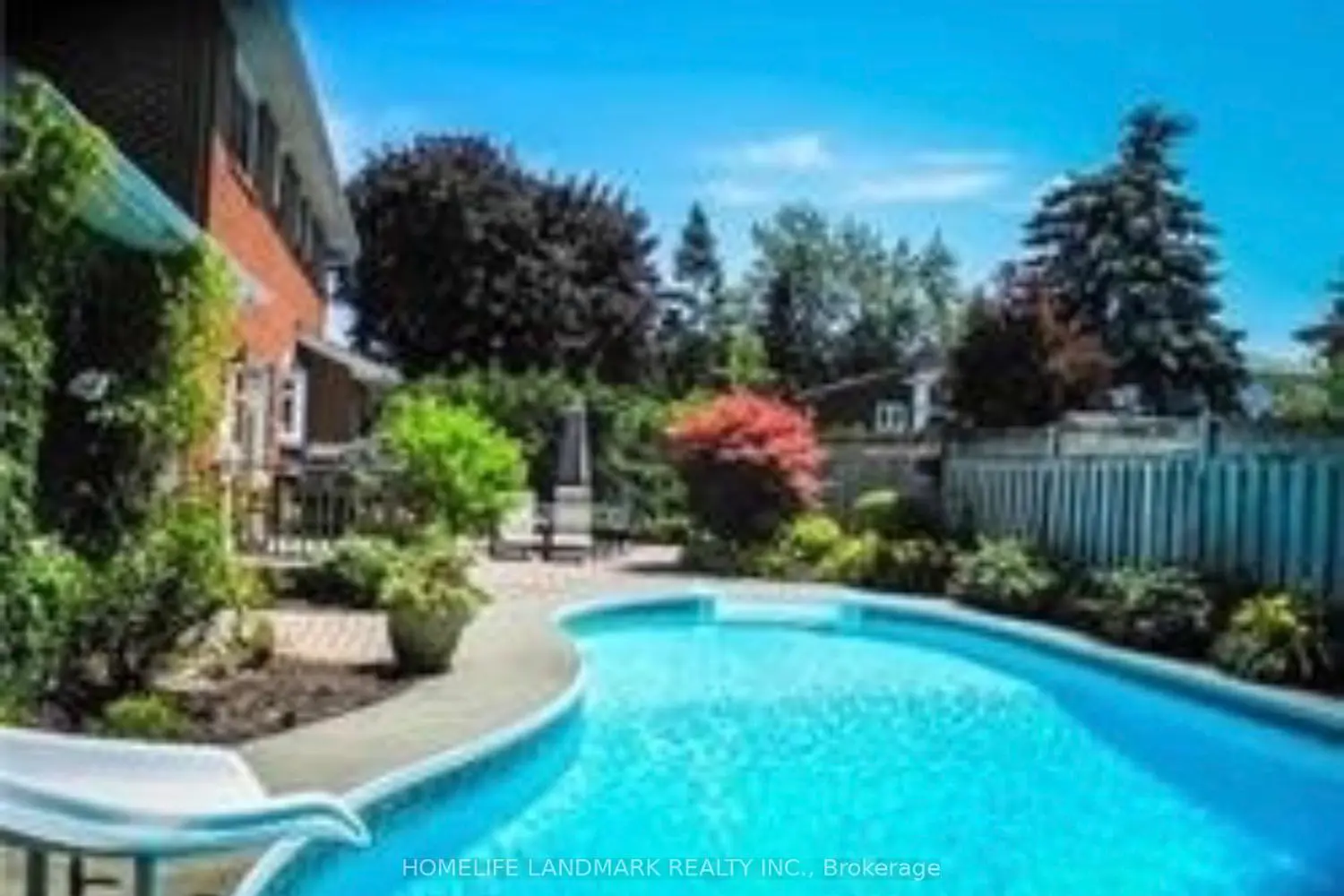 15 Tofino Crescent photo 2
