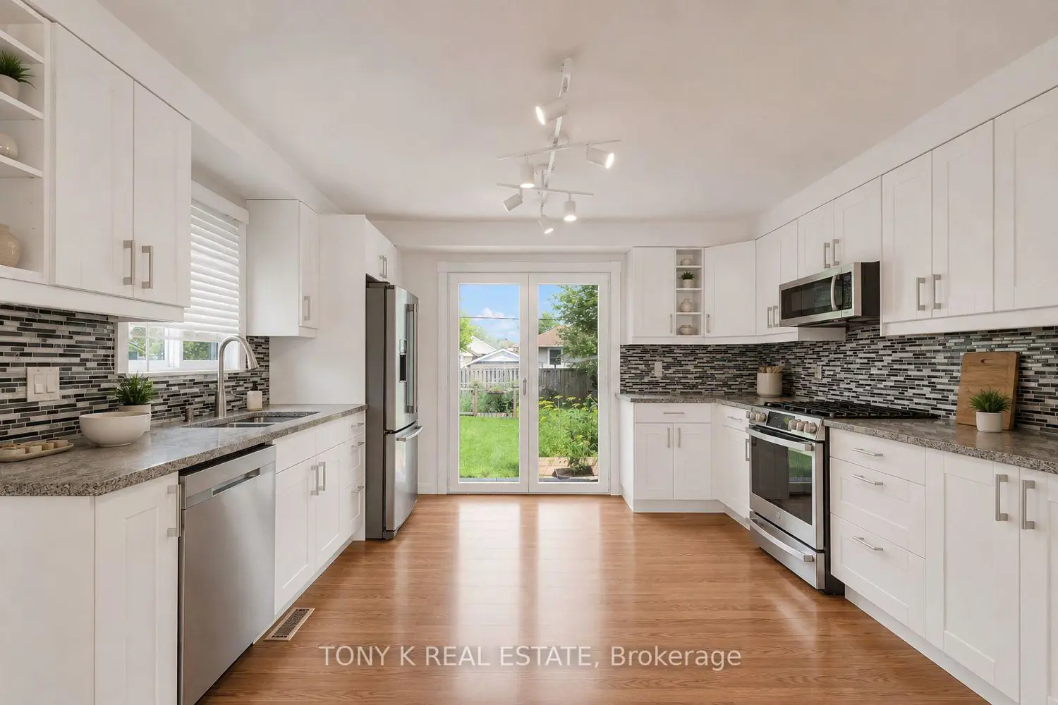 420 Waverly Street photo 4