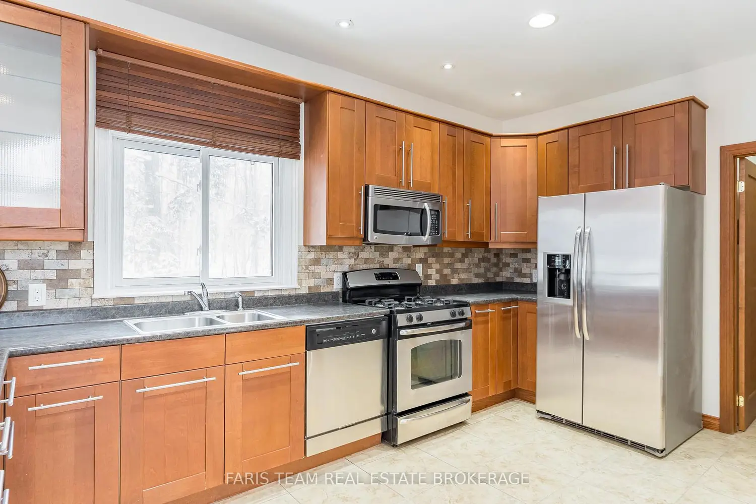 2384 Champlain Road photo 2