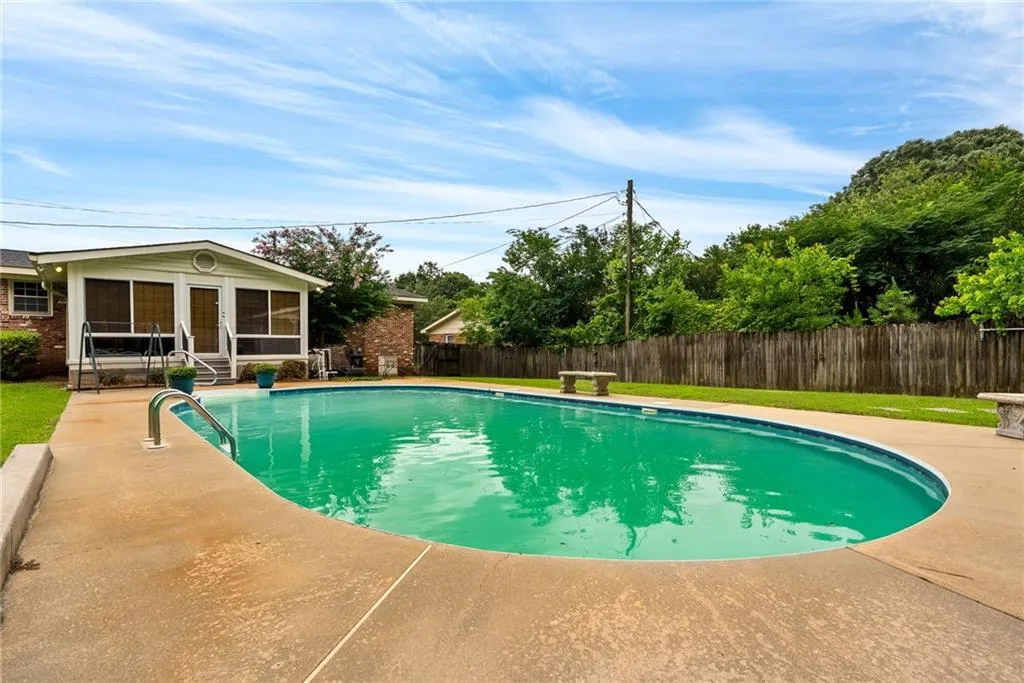 304 S 17th Avenue, Lanett, AL 36863