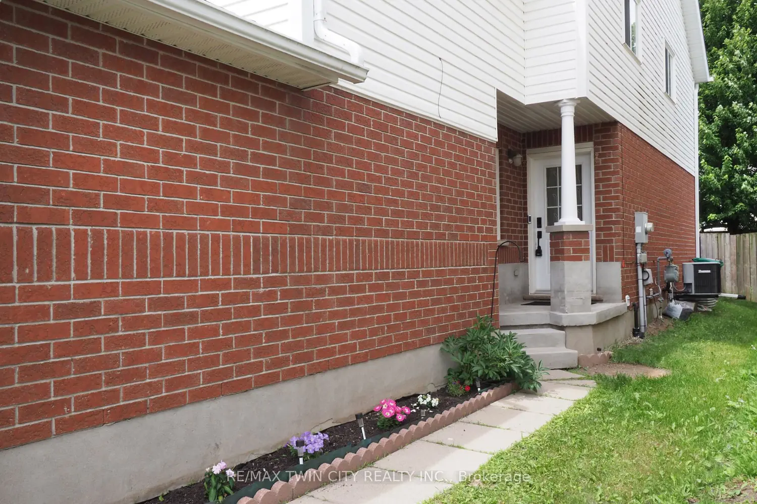 14 Donnenwerth Drive photo 2