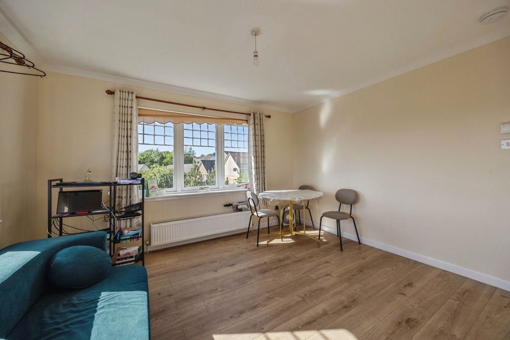 3 bed flat for saleLindsay Gardens, Bathgate EH48 photo 3