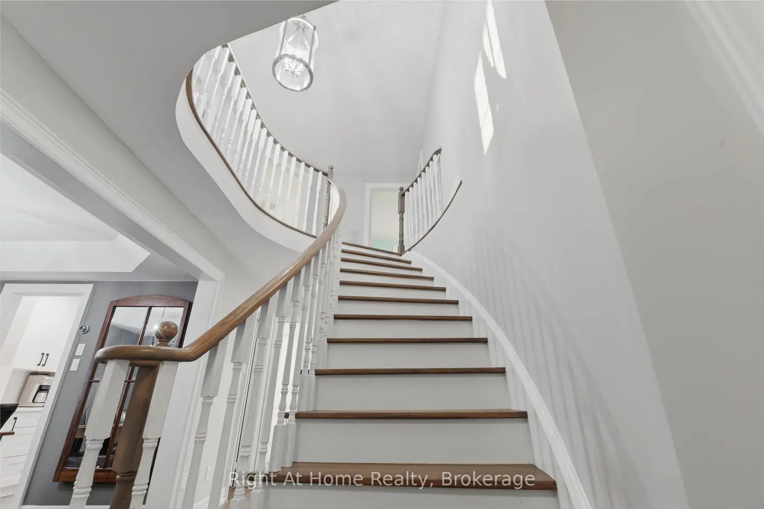 57 Lauchlin Crescent photo 5
