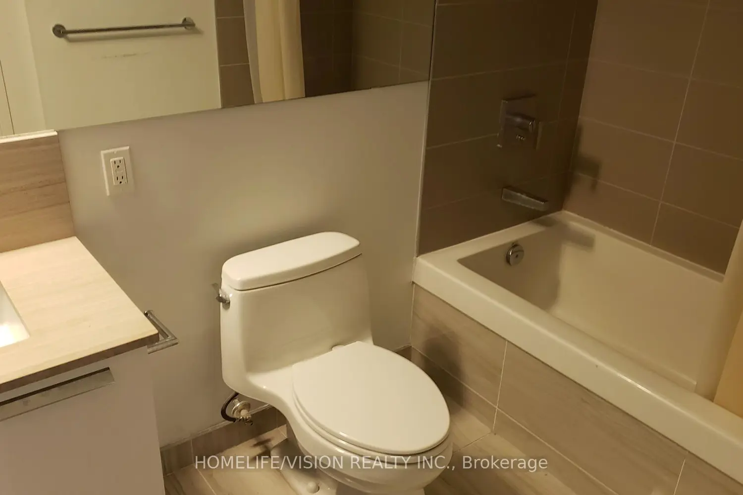 28 Wellesley Street 301 photo 5