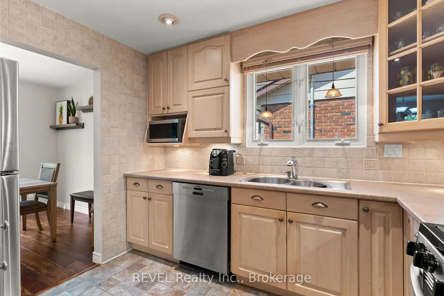 323 Barrick Road photo 5