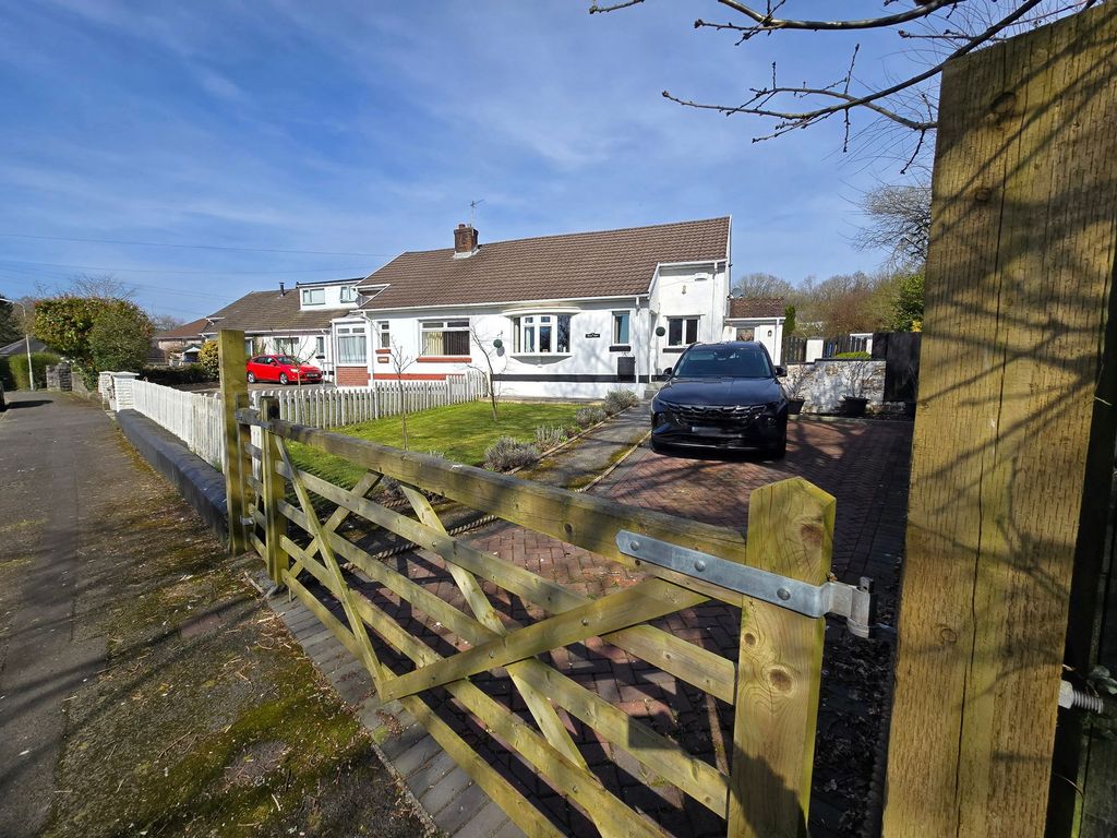 3 bed semi-detached bungalow for saleBrynheulog, Brynmenyn CF32