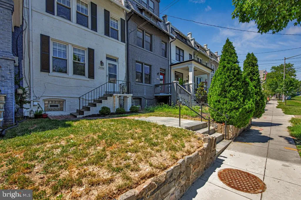 2406 37th Street NW, Washington, DC 20007 photo 4