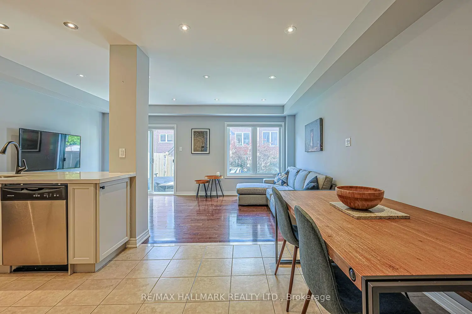 256 Sandale Road photo 4