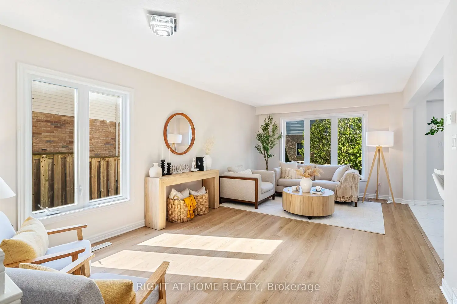 754 Hedgerow Place photo 4