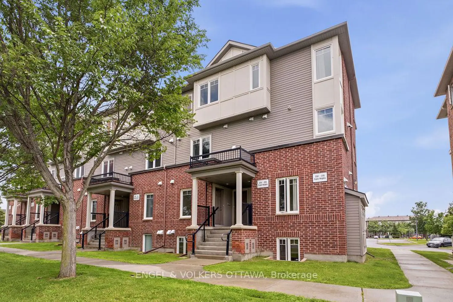 270 Espin Heights photo 2