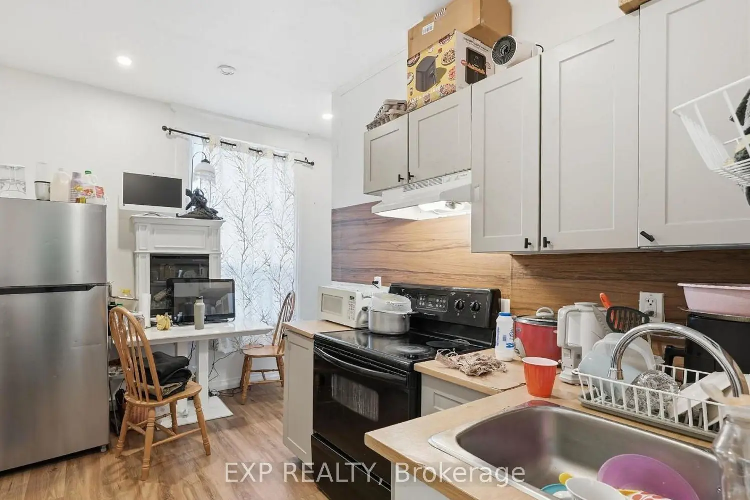 90 Sherman Avenue photo 2