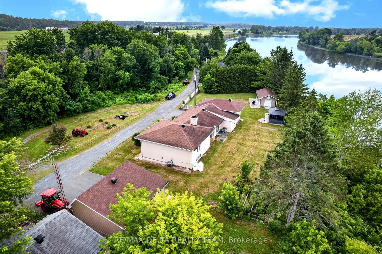1821 Ch Bercier Road photo 2