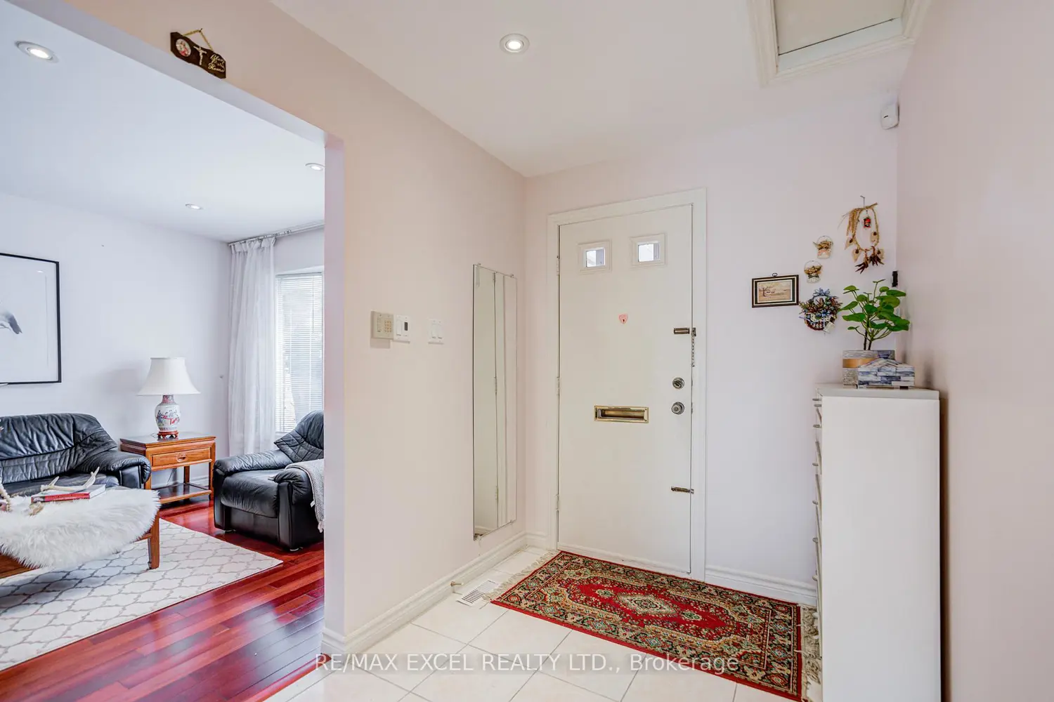 176 Goldhawk Trail photo 3
