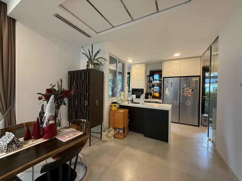 255 Greenwood Avenue photo 2