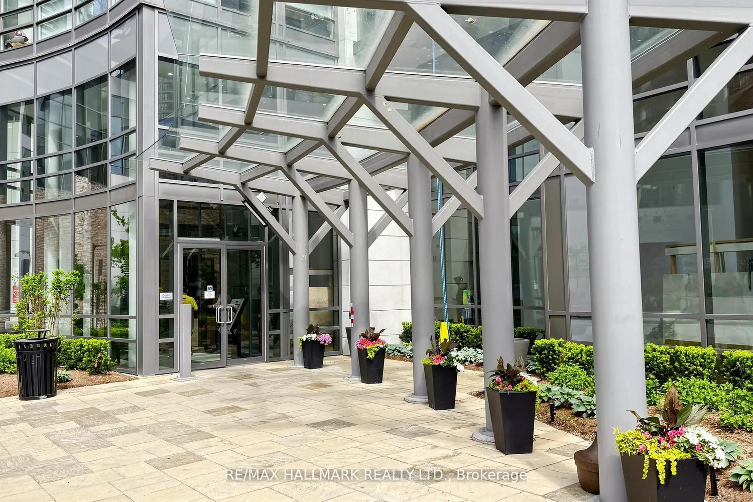 2240 Lake Shore Boulevard 2907 photo 2