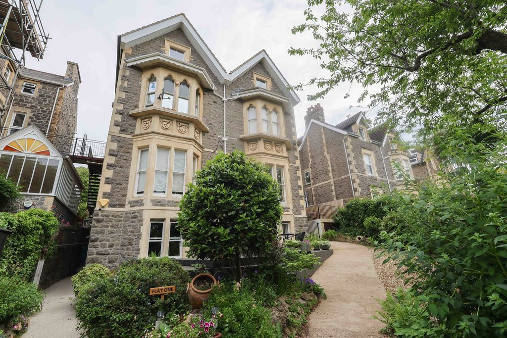2 bed flat for saleVictoria Road, Clevedon BS21