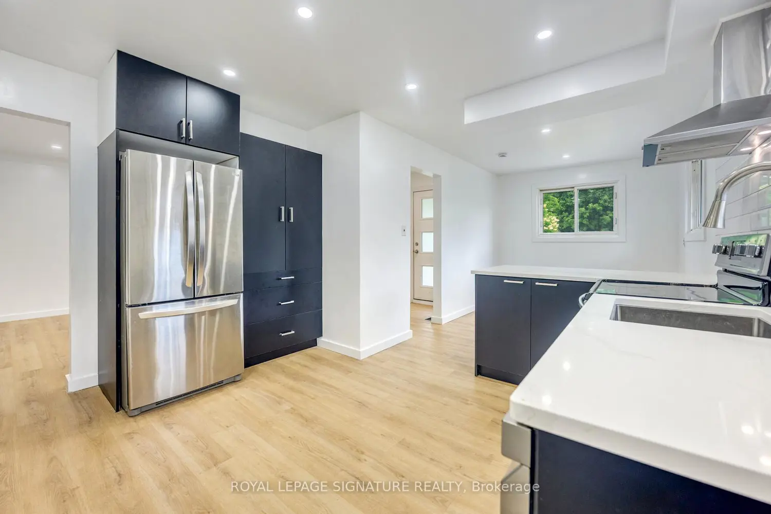 685 Amesbury Court photo 4