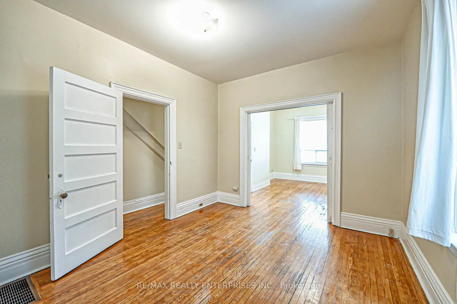 914 Dovercourt Road photo 4