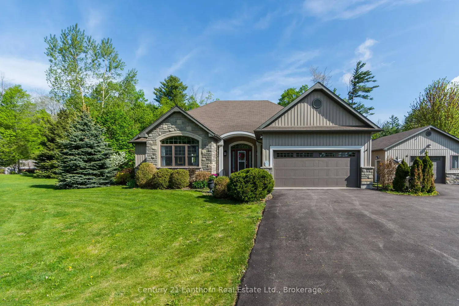 8 Grandview Court
