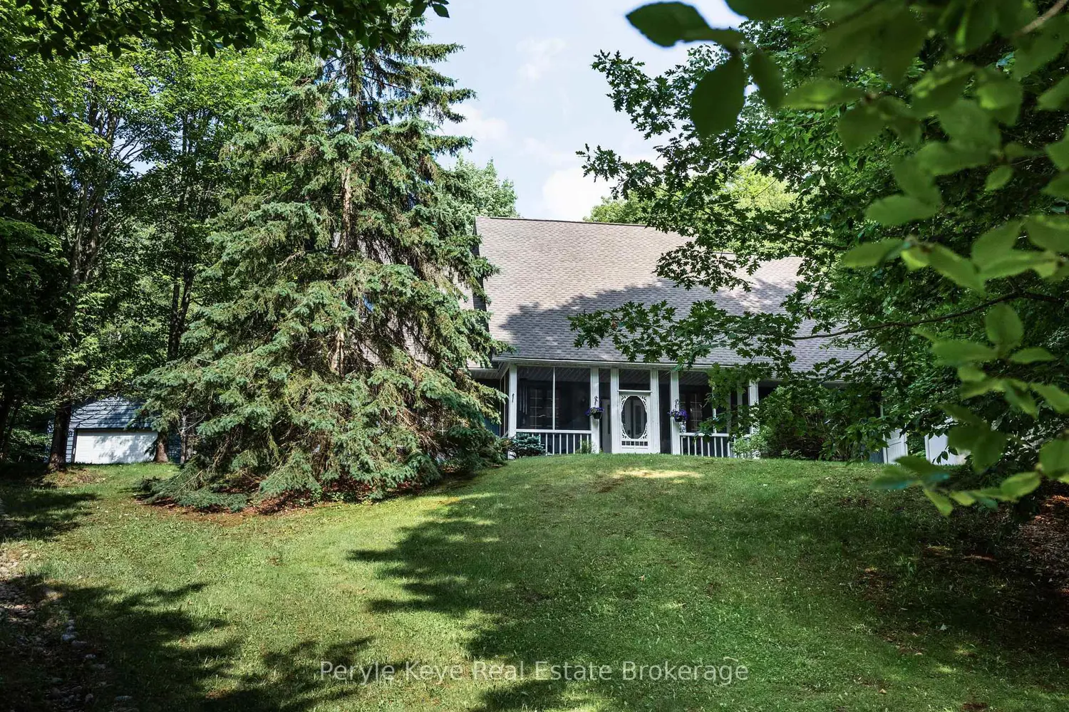 125 Clarke Crescent photo 3