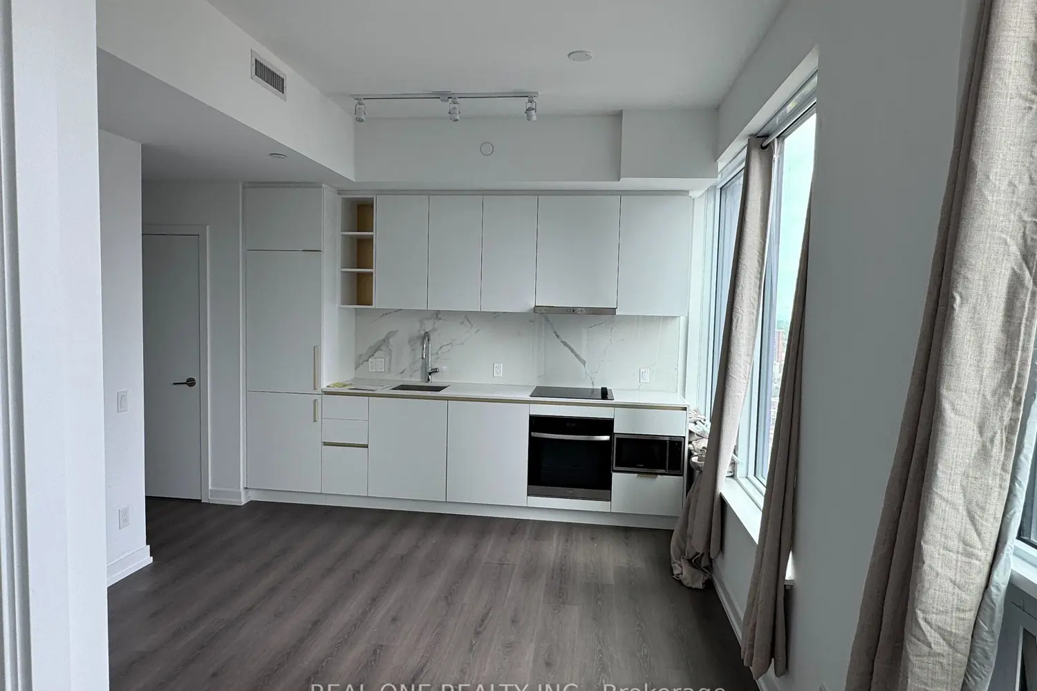 8 Wellesley Street 2615 photo 4