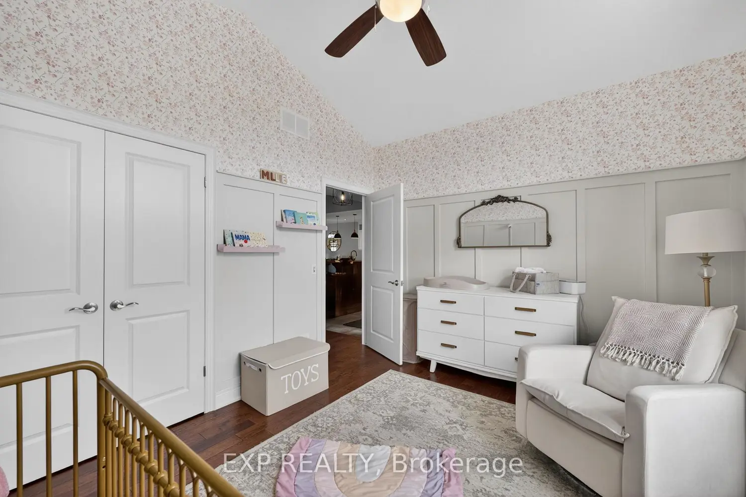 8736 Angie Drive photo 4