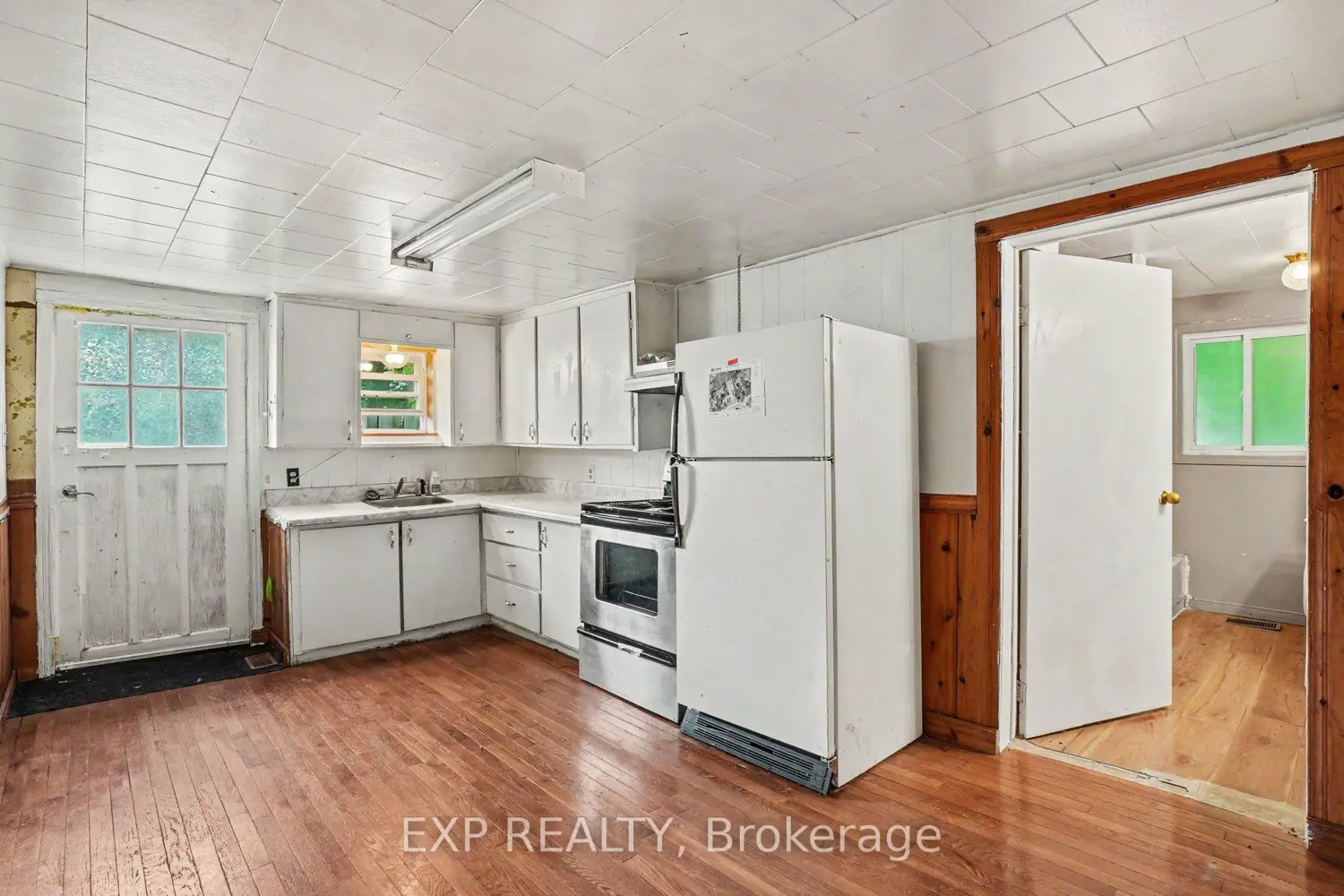 120 Bonnechere Street photo 4
